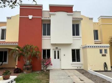 Casa · 300m² · 3 Recámaras · 1 Estacionamiento · Casa en Renta