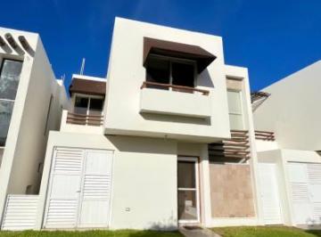 Casa · 300m² · 3 Recámaras · 2 Estacionamientos · Casa en Renta