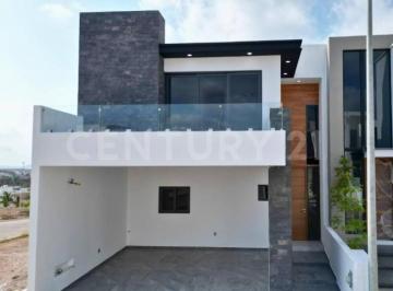 Casa · 300m² · 4 Recámaras · 2 Estacionamientos · Casa en Renta