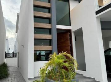 Casa · 400m² · 4 Recámaras · Casa en Renta