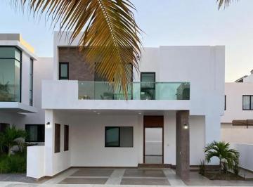 Casa · 300m² · 3 Recámaras · 2 Estacionamientos · Casa en Renta