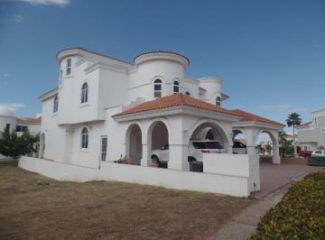 Casa · 400m² · 4 Recámaras · Casa en Renta