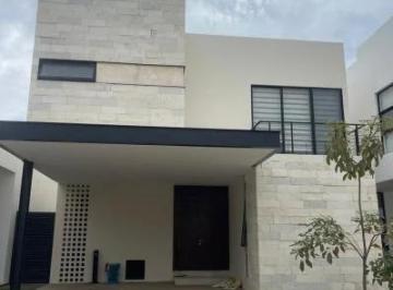 Casa · 400m² · 4 Recámaras · 2 Estacionamientos · Casa en Renta