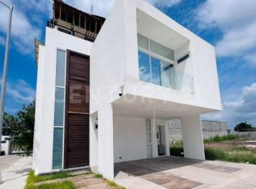 Casa · 350m² · 4 Recámaras · 2 Estacionamientos · Casa en Renta