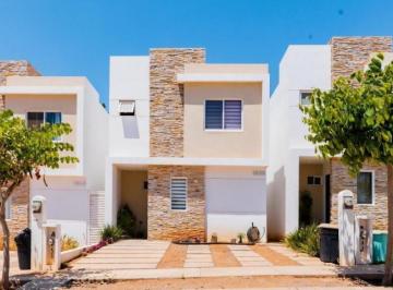 Casa · 240m² · 3 Recámaras · Casa en Renta