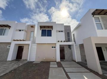 Casa · 105m² · 3 Recámaras · 2 Estacionamientos · Casa en Renta