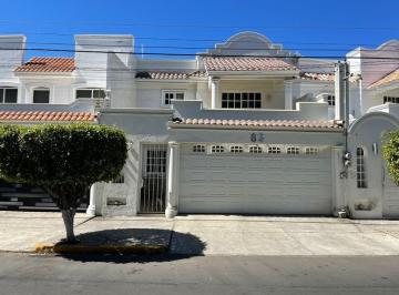 Casa · 3 Recámaras · 2 Estacionamientos · Casa en Renta