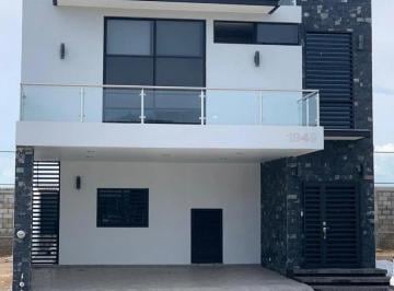 Casa · 3 Recámaras · 2 Estacionamientos · Casa en Renta