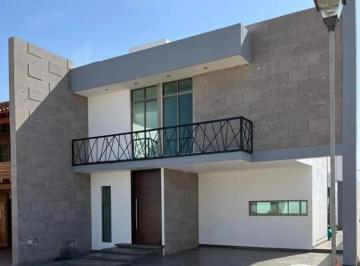 Casa · 3 Recámaras · 2 Estacionamientos · Casa en Renta