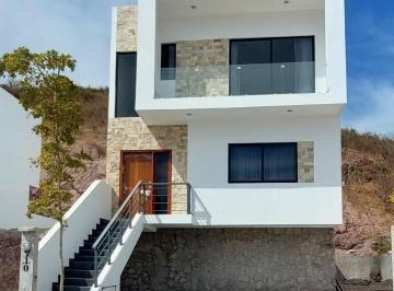 Casa · 3 Recámaras · 2 Estacionamientos · Casa en Renta