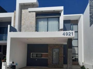 Casa · 4 Recámaras · 2 Estacionamientos · Casa en Renta