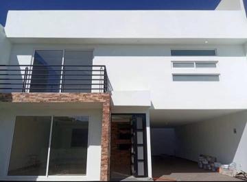 Casa · 265m² · 3 Recámaras · 5 Estacionamientos · Casa en Venta en Capultitlán Muy Cerca de Av Pacífico y Paseo Colón