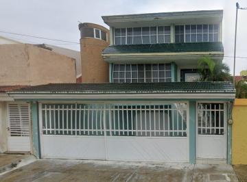 Casa de 5 habitaciones, Coatzacoalcos · Venta de Casa en Col. Petrolera. Veracruz