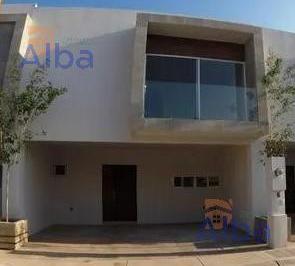 Casa · 157m² · 3 Recámaras · 2 Estacionamientos · Casa en Venta en Viña Real Al Norte