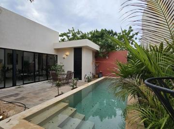 Casa · 140m² · 2 Recámaras · 2 Estacionamientos · Casa de Una Planta con Alberca Ubicada Canarias Conkal.