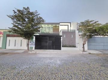 0082c409f071dd29cf1a695600dda1af2c7035b7f9ed88a6cb9090a40008871f · Venta de Increíble Residencia de 4 Recámaras con Alberca Al Norte de Colima