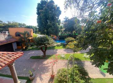 Casa de 3 habitaciones, Cuautla · Rente Hermosa Casa con Amplios Espacios, Gran Jarín con Árboles, Alberca Equpada. con Barda y Porton