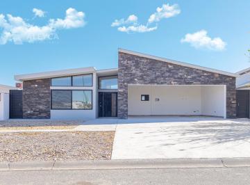 Casa · 245m² · 3 Recámaras · 2 Estacionamientos · Casa en Residencial Leones
