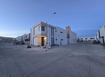 Casa · 128m² · 4 Recámaras · 2 Estacionamientos · Casa en Fraccionamiento Hacienda Alejandro Plus