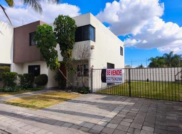 Casa de 4 habitaciones, San Pedro Cholula · Casa en Venta en San Pedro Cholula con Gran Jardín | Real de Caballero