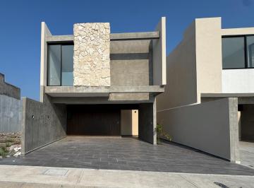 Casa · 180m² · 3 Recámaras · 2 Estacionamientos · Casa en Preventa en Punto Lomas