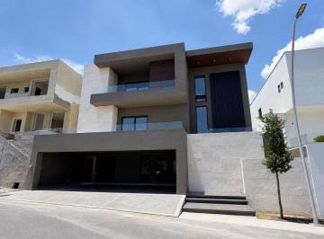 Casa de 4 habitaciones, Monterrey · Casa en Venta en Monterrey Zona Carretera Nacional Sierra Alta