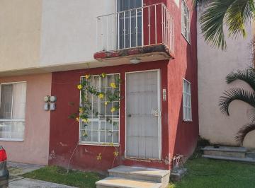 Casa · 87m² · 3 Recámaras · 1 Estacionamiento · Casa en Condominio con Alberca Residencial El Encanto en Villas de Xochitepec en Chinconcuac Morelos