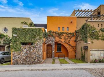 0c2b8452c078f19413316b9e798276ca93806abcb1291d0c8e31e9fb4fd3229e · Casa en Venta en San Miguel de Allende, Amueblada y en Privada con Amenidades