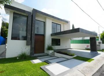 1 · Venta de Casa en Lomas de Cocoyoc, Morelos. con Alberca y Jacuzzi