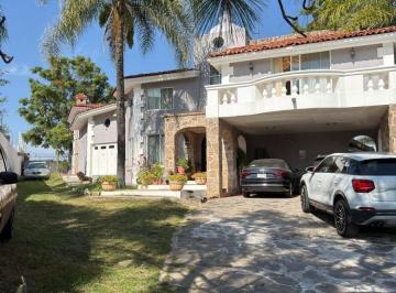 Casa de 3 habitaciones, Zapopan · Casa en Venta - El Centinela, Zapopan.