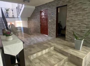 Casa de 7 habitaciones, León · Casa en Esquina con Potencial Comercial, Col. Bugambilias.