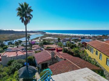 Casa de 3 habitaciones, Ensenada · Casa con Vistas Al Mar, Río y Montañas en Loma La Misión con Depto Extra