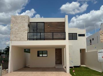 Casa · 158m² · 3 Recámaras · 2 Estacionamientos · Casa en Venta con Alberca Privada de 3 Habitaciones en Cholul, Mérida