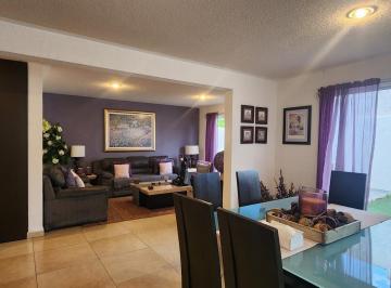 Casa · 196m² · 3 Recámaras · 2 Estacionamientos · Oferta Buen Fin Casa en Venta en Centro Sur