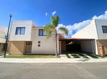 dcabcee9480b5f817c9ce8a34a91f7a276e5475aeff791a4a36b4b0666d2cdc8 · Casa en Venta en Corregidora Qro.