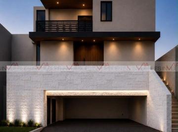 Casa · 560m² · 3 Recámaras · 6 Estacionamientos · Casa en Venta en La Cima