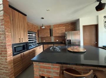 Casa de 4 habitaciones, Tlajomulco de Zúñiga · Preciosa Casa en Bosques de Santa Anita con Recamara en Planta Baja y Oficina