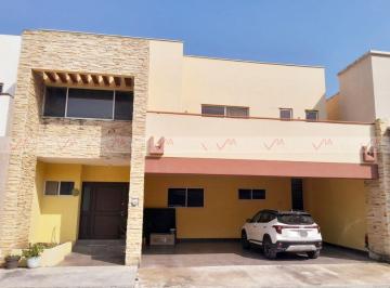 Casa · 301m² · 3 Recámaras · 3 Estacionamientos · Casa en Venta en Monterrey