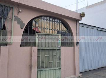 Casa uso de suelo · 200m² · 6 Estacionamientos · Casa con Uso de Suelo en Venta en Asarco