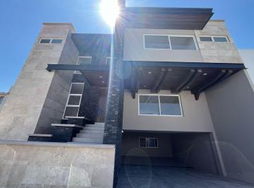 Casa en condominio · 540m² · 4 Recámaras · 6 Estacionamientos · Casa en Venta / Renta en Misión San Jerónimo
