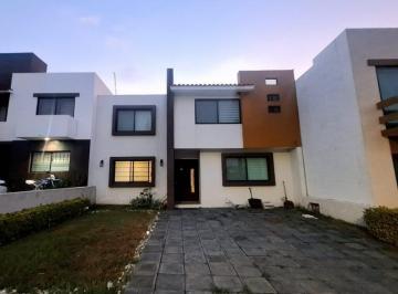 Casa · 198m² · 4 Recámaras · 3 Estacionamientos · Casa en Venta en Morelia, Hacienda del Monte
