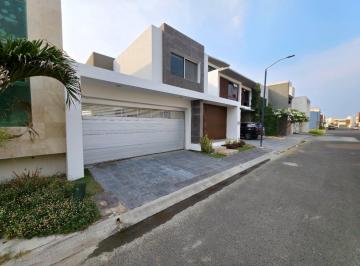 Casa · 200m² · 4 Recámaras · Casa en Lomas del Sol