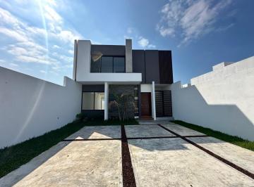 Casa · 200m² · 3 Recámaras · 2 Estacionamientos · Casa en Venta Lomas de La Rioja