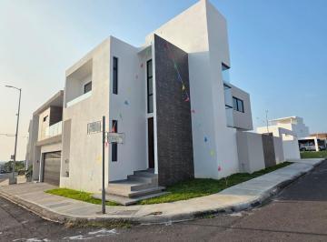 Casa · 195m² · 4 Recámaras · 2 Estacionamientos · Casa en Lomas de La Rioja, Riviera Veracruzana