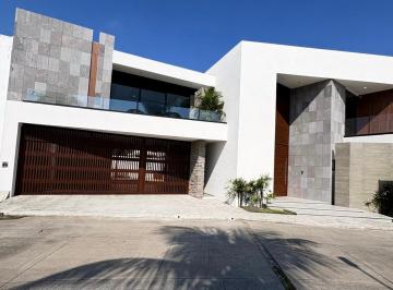 Casa · 500m² · 4 Recámaras · 3 Estacionamientos · Casa en Venta Fracc. Lomas del Mar