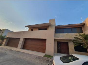 Casa · 433m² · 3 Recámaras · 4 Estacionamientos · Casa en Venta Fracc. Las Palmas