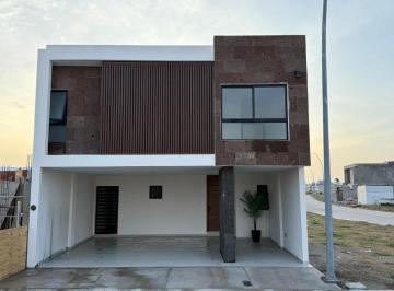 Casa · 236m² · 3 Recámaras · 2 Estacionamientos · Casa en Venta Fraccionamiento Punto Lomas