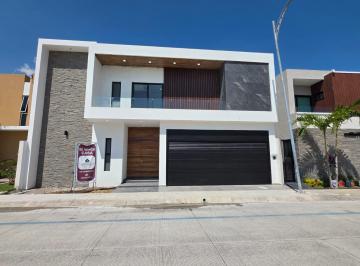 Casa · 327m² · 3 Recámaras · 2 Estacionamientos · Casa en Venta en Fracc. Las Palmas