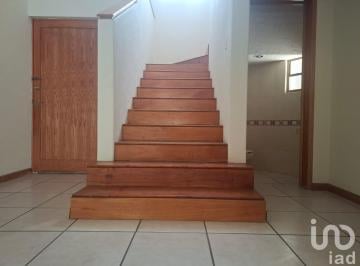 Casa · 280m² · 3 Recámaras · 2 Estacionamientos · Renta Casa con o Sin Muebles en Fracc. Miravalle, Zona Poniente en Cd. Slp Frente a Plaza San Luis