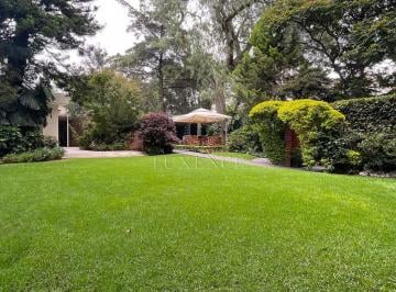 Casa · 417m² · 5 Recámaras · 8 Estacionamientos · Casa en Jardines del Pedregal en Venta